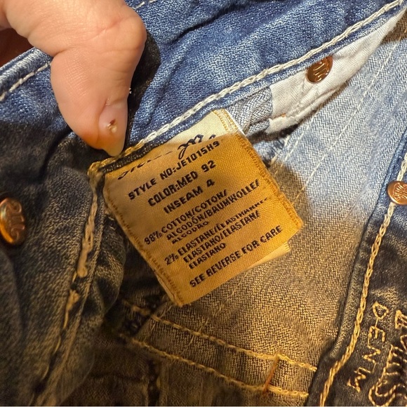 Miss Me Shorts Size 30 - Picture 3 of 4